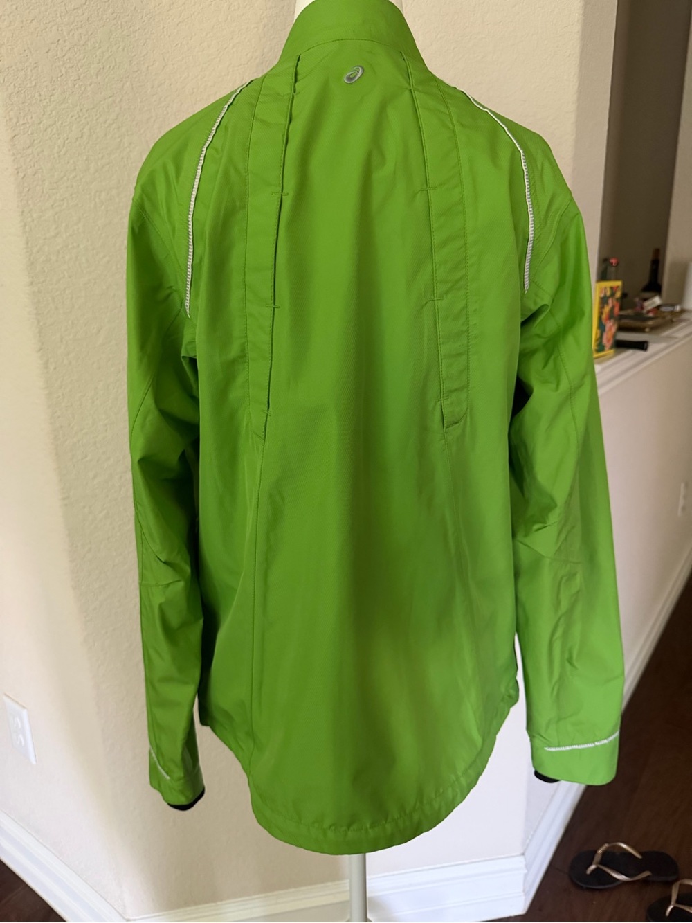ASICS  Women's Green Running Jacket - Picture 2 of 7